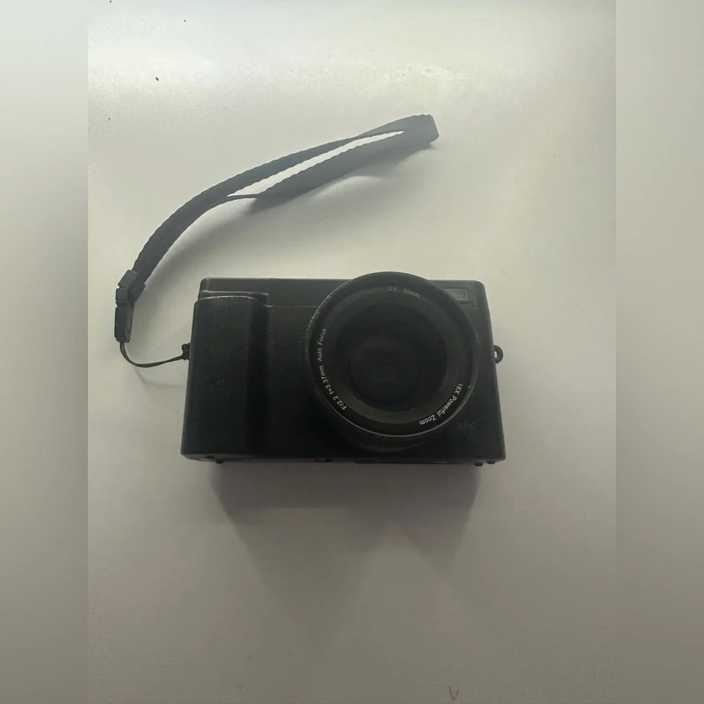 Digital Camera - Picture 1 of 7